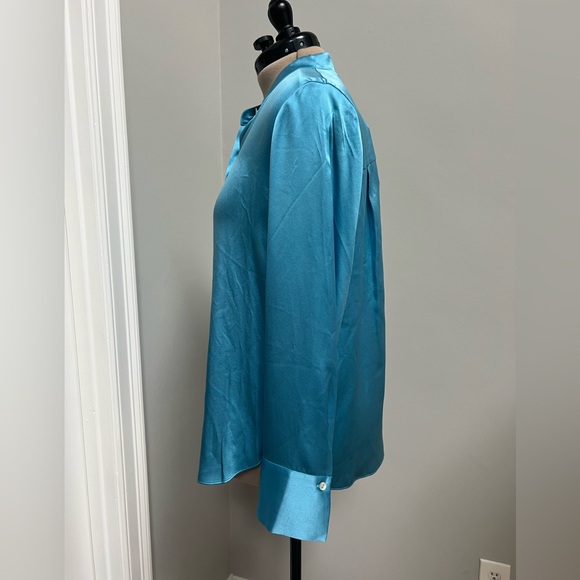NWT Vince Stunning 100% silk Sky Blue Blouse button front L - Picture 5 of 6
